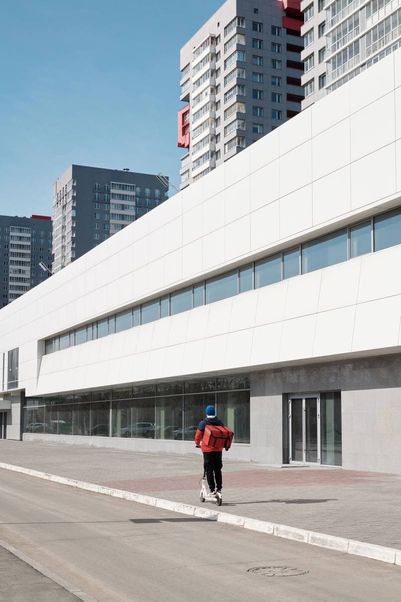 배달용 전기 오토바이는 어디서 충전할까 – 전기이륜차 충전과 배터리 교환형 스테이션 비교